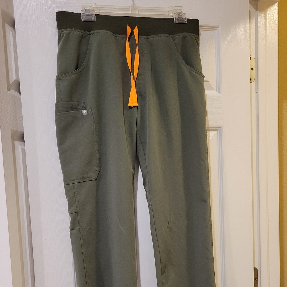Figs scrub pants.  Moss green color. Size Medium Tall M/T